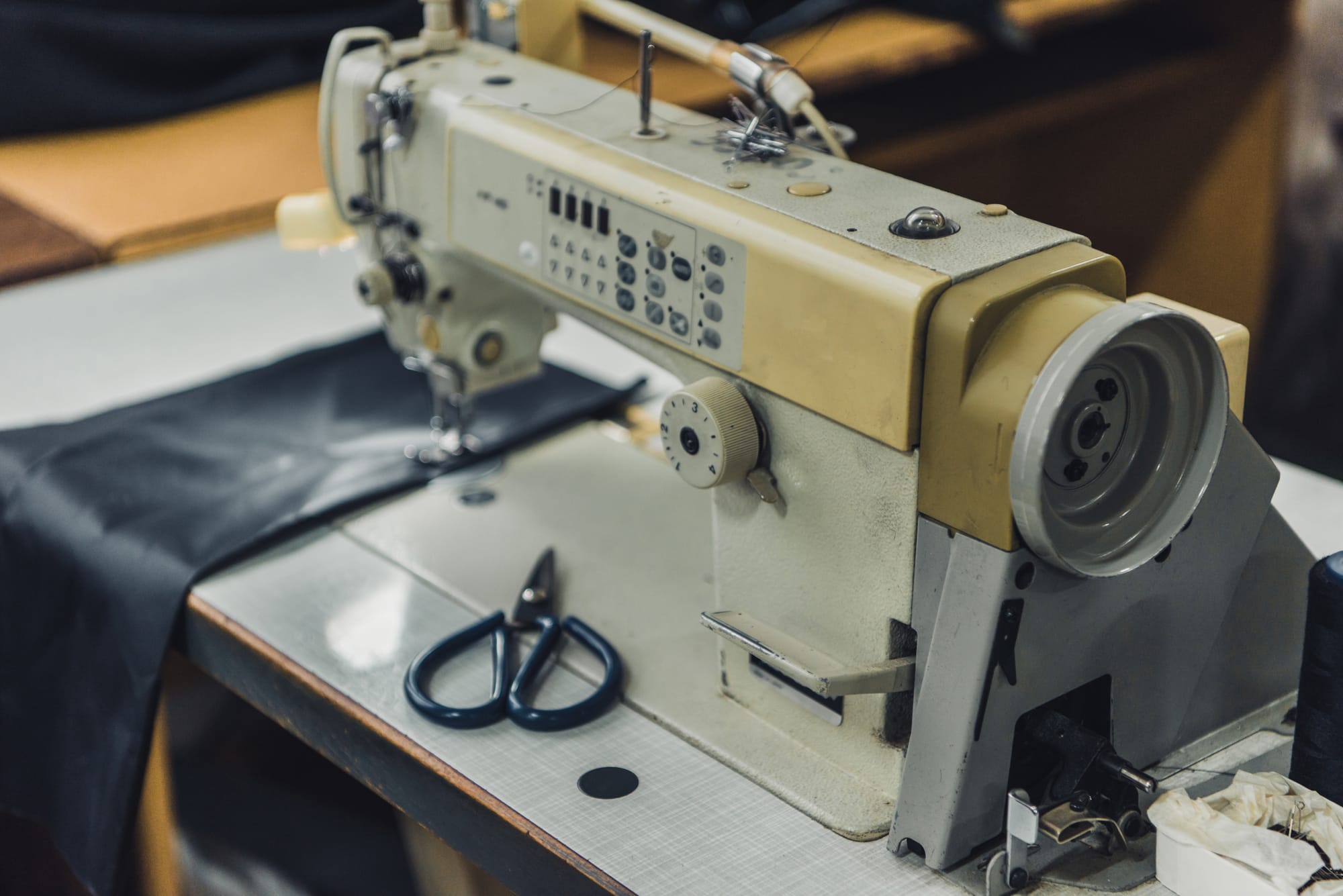 Best Leather Sewing Machine – Buyer’s Guide and Reviews leather sewing machine on the table