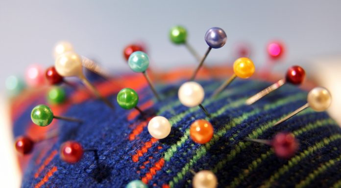 Colorful needle bed with sewing pins